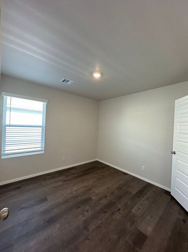 Building Photo - Pre-Leasing Now! Don't Miss This Charming 3-Bedroom, 2-Bath Home in Claremore