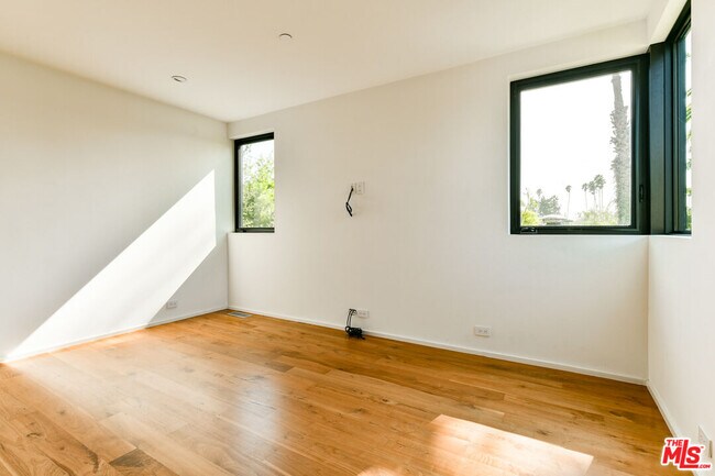 Building Photo - 848 Milwood Ave