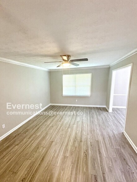 Building Photo - 549 Greenview Ave SE