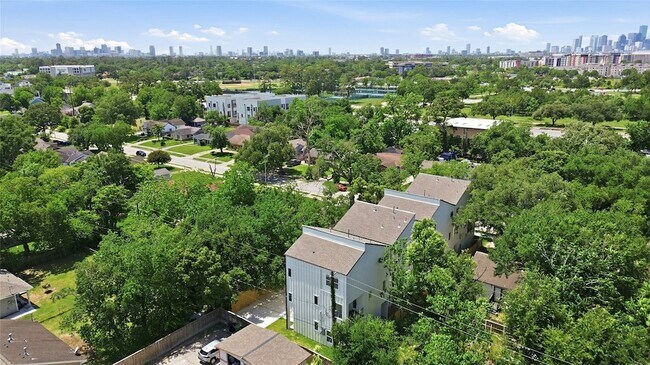 Building Photo - 5024 Winnetka St