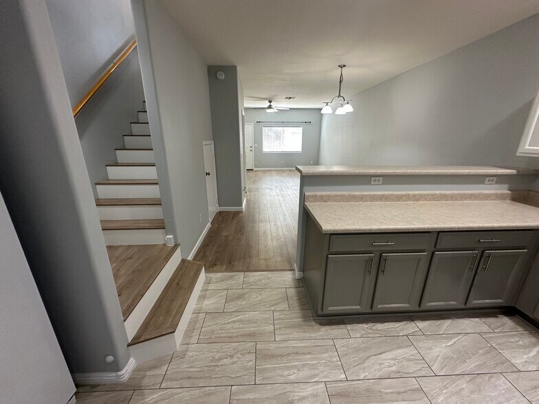 Building Photo - 17610 N 17th Pl