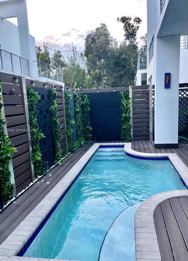 Building Photo - 6846 NW 103rd Ave