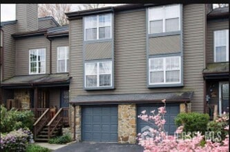 Building Photo - 42 Chicopee Dr