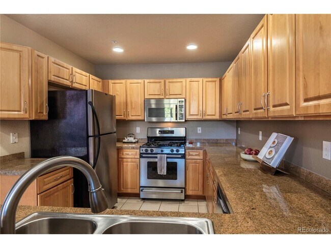 Building Photo - Beautiful 2 bedroom Condo in Uptown Area