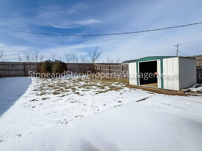 Building Photo - 2 bedroom 1.5 bath duplex with sunroom, 2 car garage and fenced yard