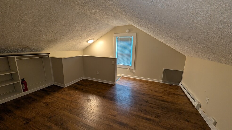 Building Photo - 426 W Elm St