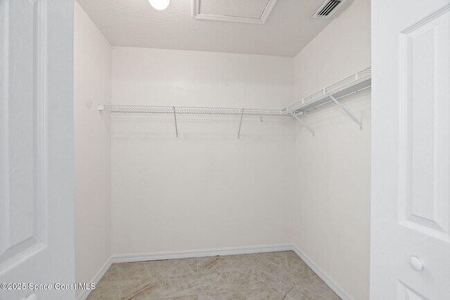 Building Photo - 475 Buttonwood Dr