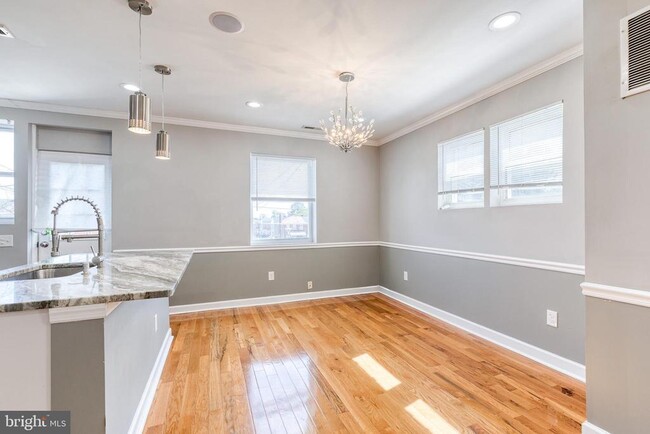 Building Photo - 3501 Woodstock Ave