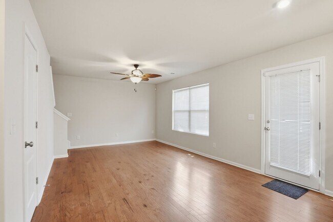 Building Photo - Move-In Ready 4BR | Space, Location & Value All in One
