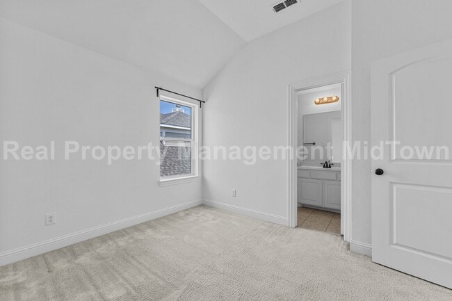 Building Photo - 4106 Horseshoe Ln