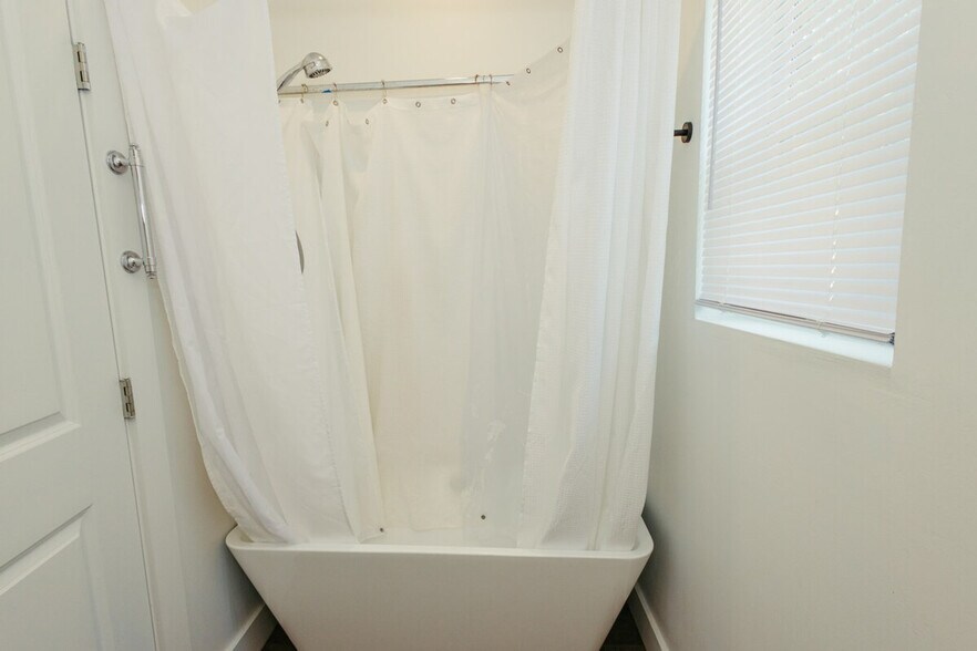 Building Photo - 3817 Leland Ave