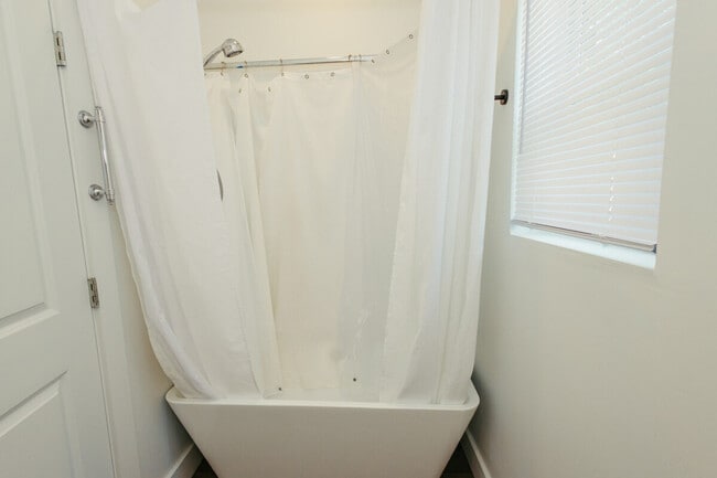 Building Photo - 3817 Leland Ave