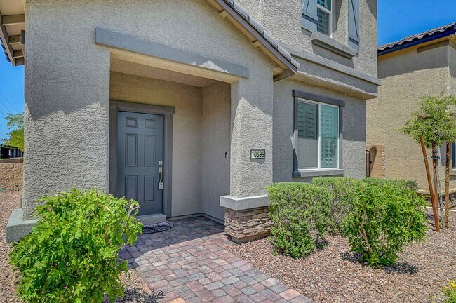 Building Photo - Stunning 3 Bedroom in Skye Canyon Master P...