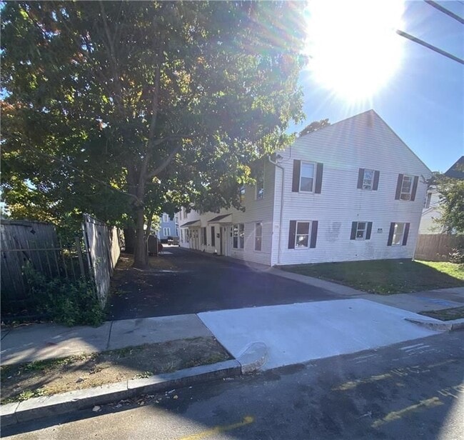 Building Photo - 174 Daboll St