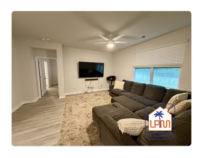 Building Photo - Rare find: **Furnished or Unfurnished**Utilities Included** 4-Bedroom 2-Bathroom Home at The Retr...