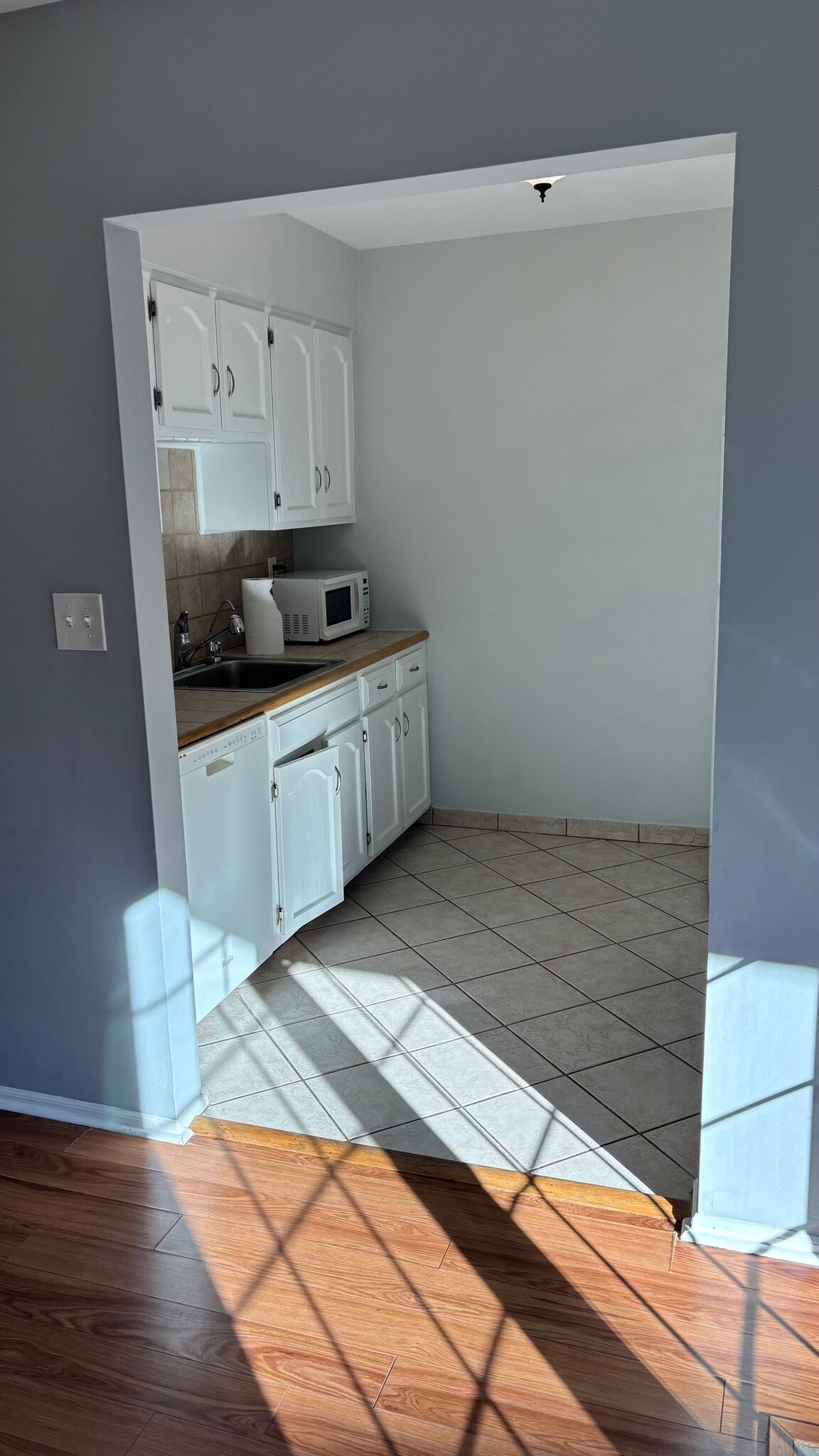 Building Photo - 30-13 Prospect St