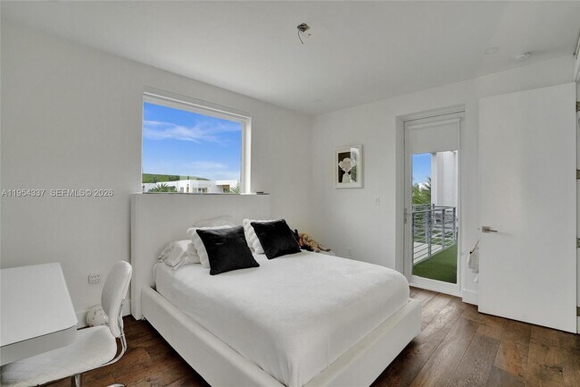 Building Photo - 9995 NW 75th St