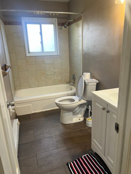 Building Photo - 8413 Cottonwood Dr