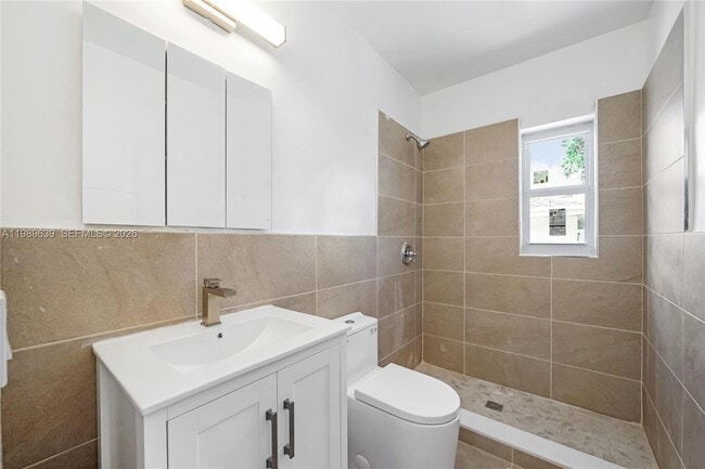 Building Photo - 2025 Fillmore St