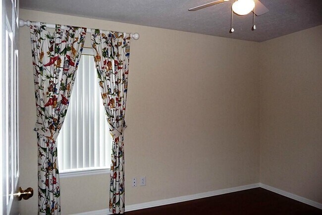 Building Photo - 211 Hartwood Ct