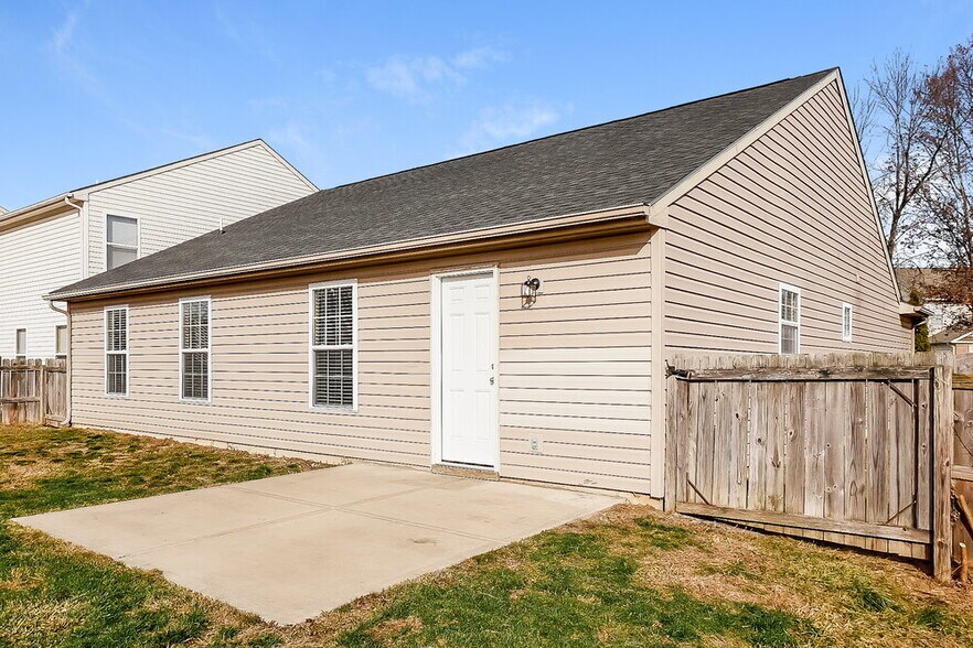 Building Photo - 3738 Laurel Cherry Ln