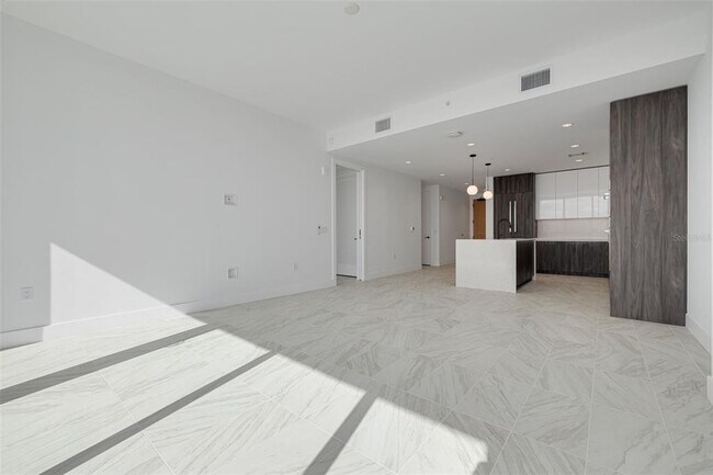 Building Photo - 777-773 3rd Ave N