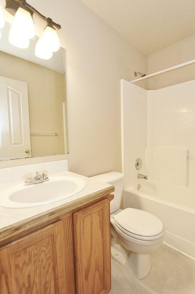 Building Photo - Immaculate Single-Level Home