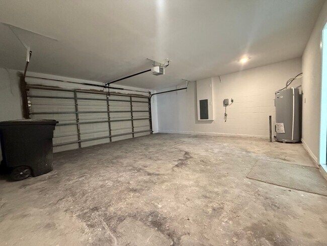 Building Photo - 16769 Parker River St