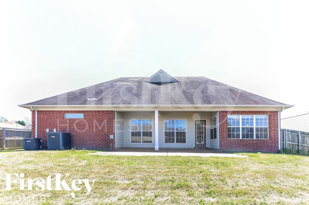 Building Photo - 9920 Calderdale Dr