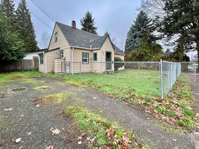 Building Photo - 231 NE 4th Ave