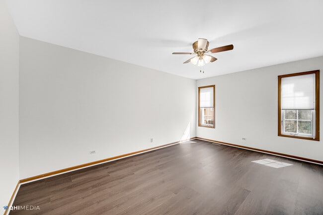 Building Photo - 1202 S Parkside Dr