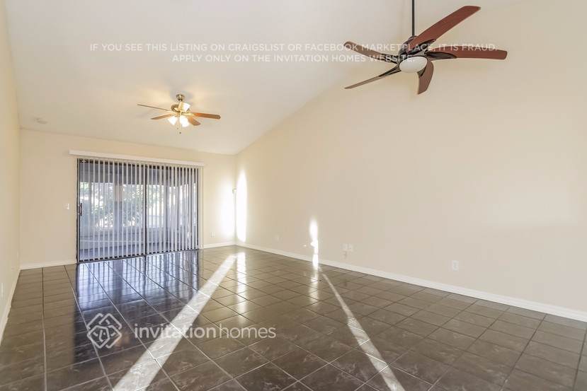 Building Photo - 203 N Lake Ct