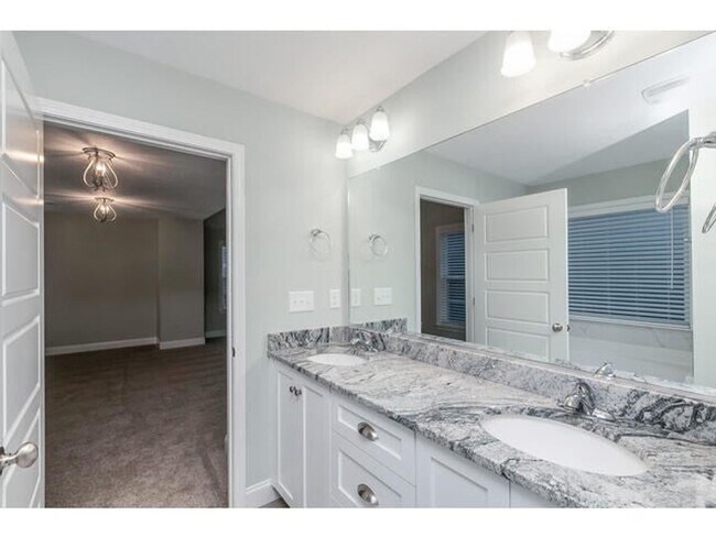 Building Photo - 210 Palisade Rdg