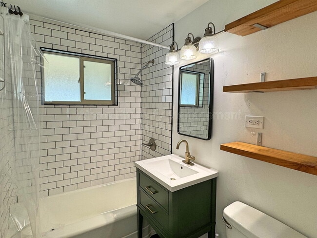 Building Photo - 646 S Canosa Ct