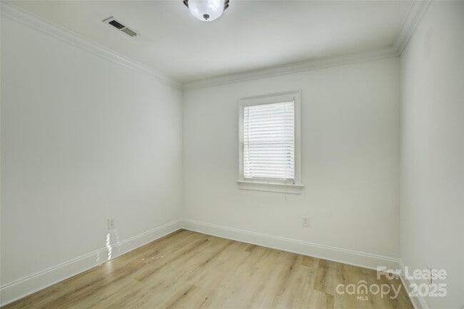 Building Photo - 448 N Summit Ave