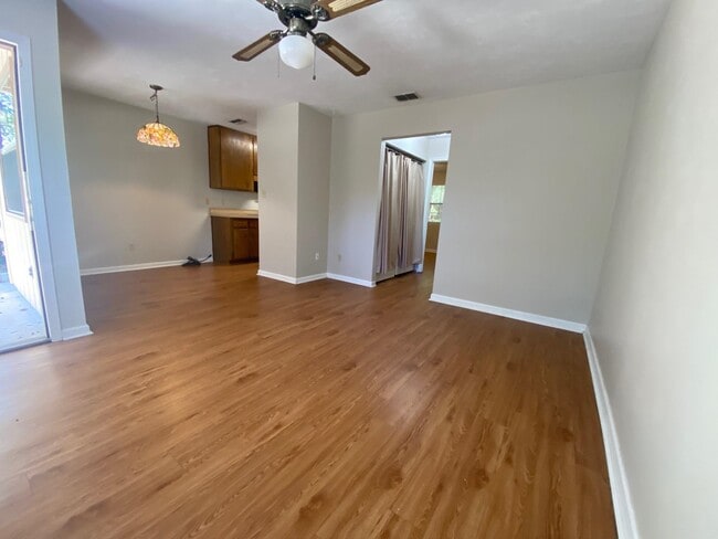 Building Photo - 2081 Sandcastle Dr