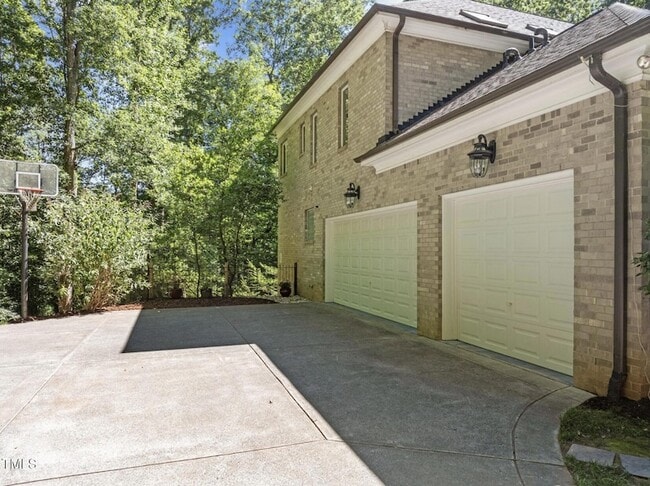 Building Photo - 6016 Glenthorne Dr