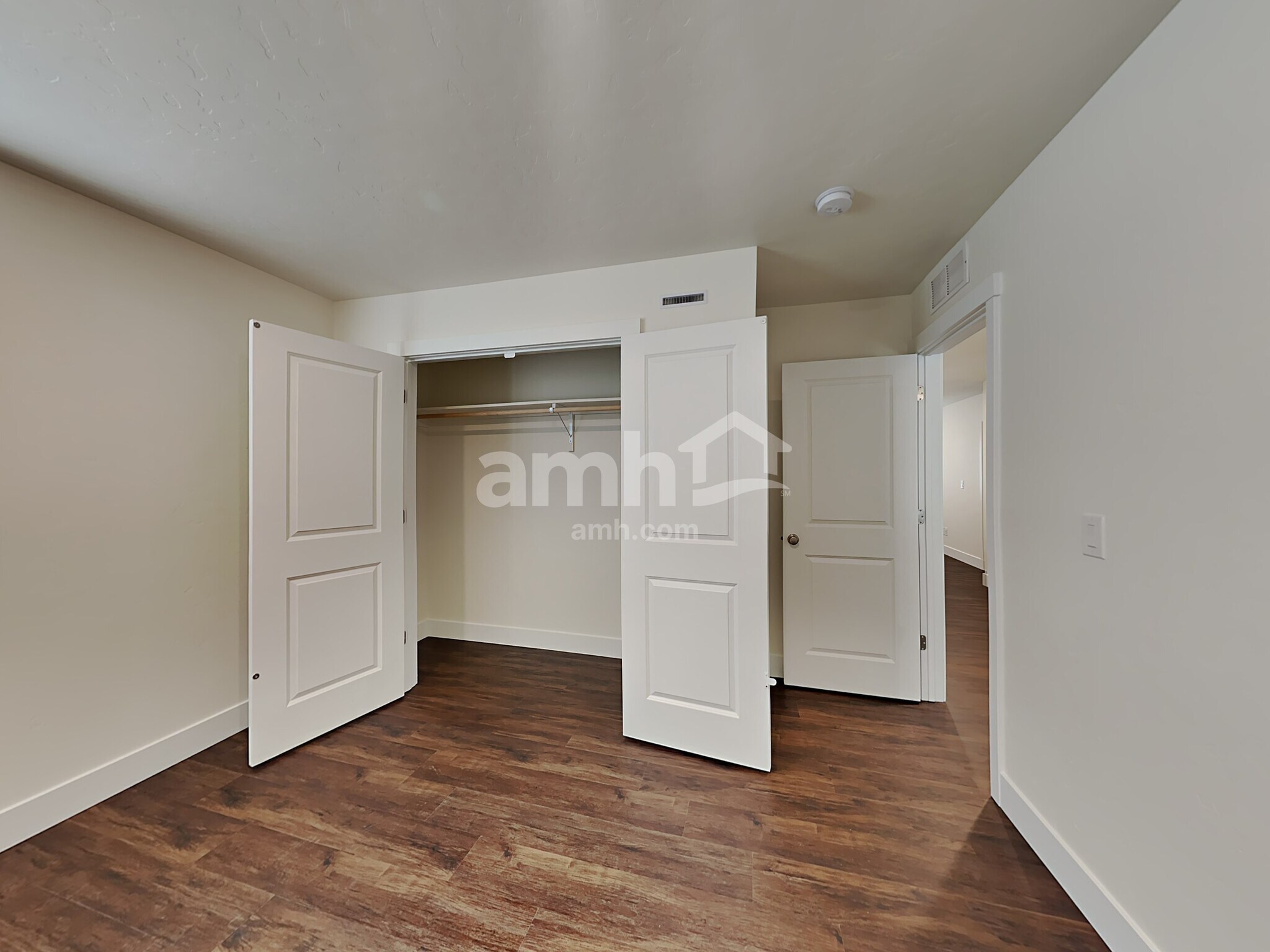 Building Photo - 937 Moorside Ave