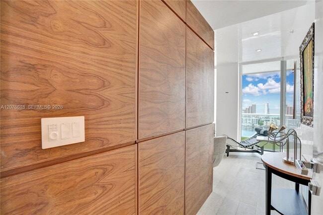 Building Photo - 4000 Island Blvd