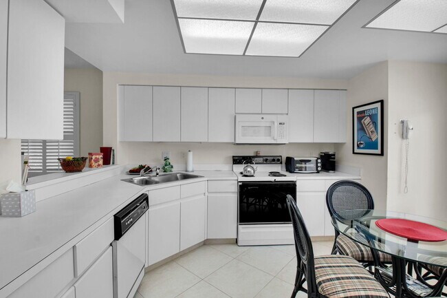 Building Photo - 7380 Clunie Pl