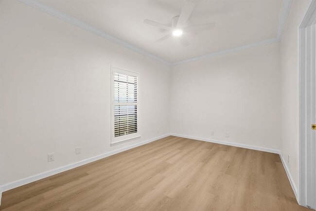 Building Photo - 1307 Kinney Ave