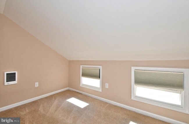 Building Photo - 23 Walnut St