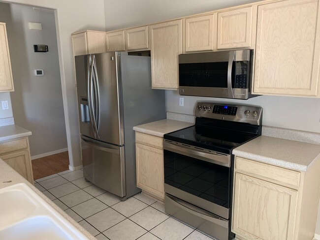 Building Photo - Spacious 3-Bedroom Home with Pool in Beaut...