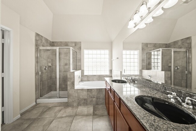 Building Photo - 4027 Waterford Ln