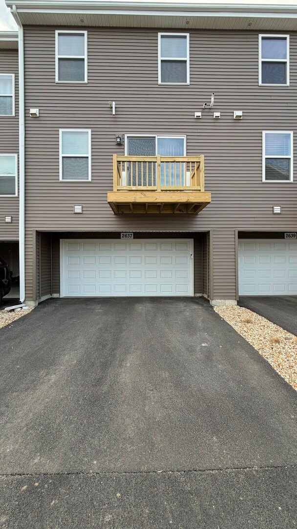 Building Photo - 2637 Santa Fe Drive