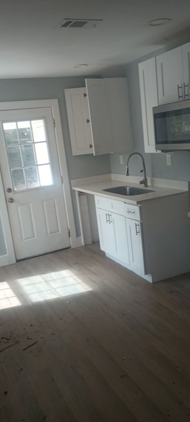 Building Photo - 207 Milton Rd