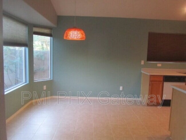 Primary Photo - 1331 W Butler Dr