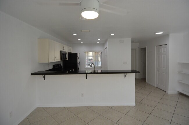 Building Photo - 324 NE 3rd St