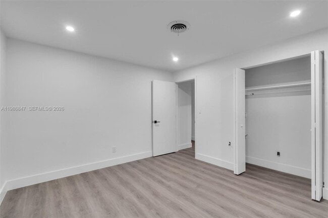 Building Photo - 3180 NE 10th Terrace