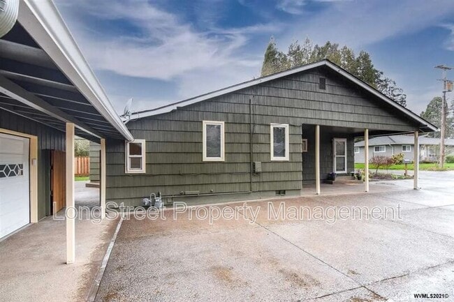 Building Photo - 3610 SW Oetjen Ave